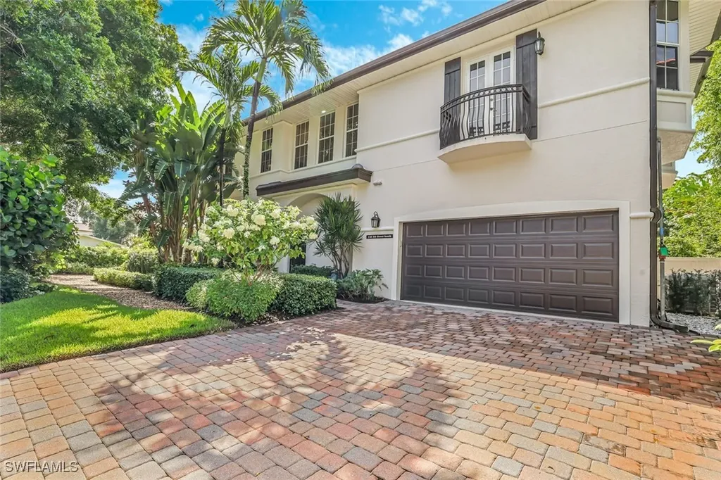 238 5th Street S Naples FL 34102