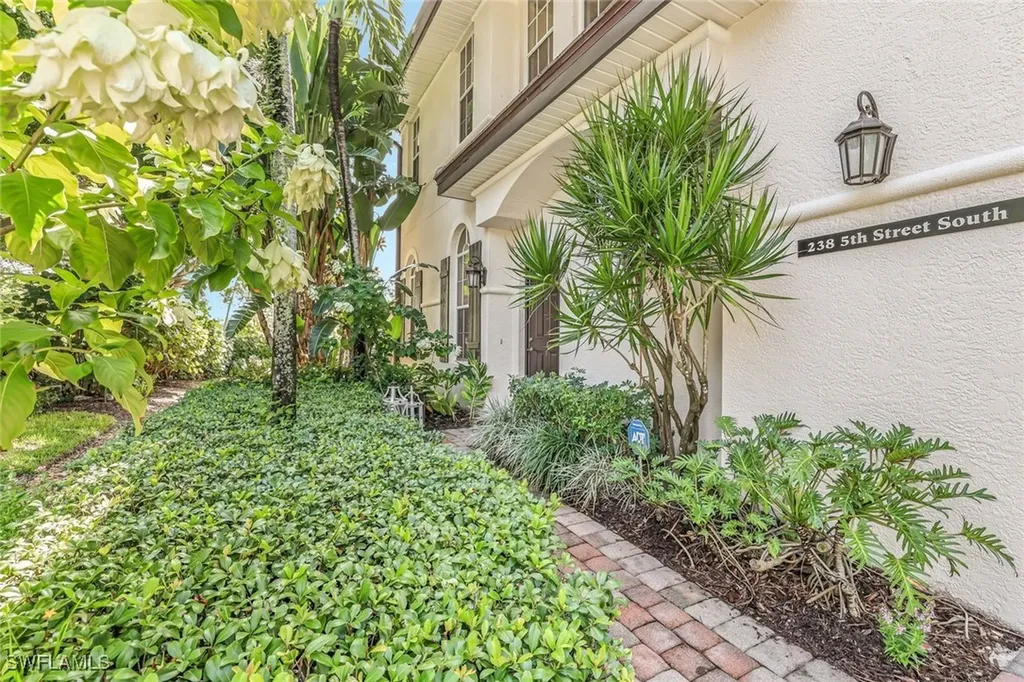 238 5th Street S Naples FL 34102
