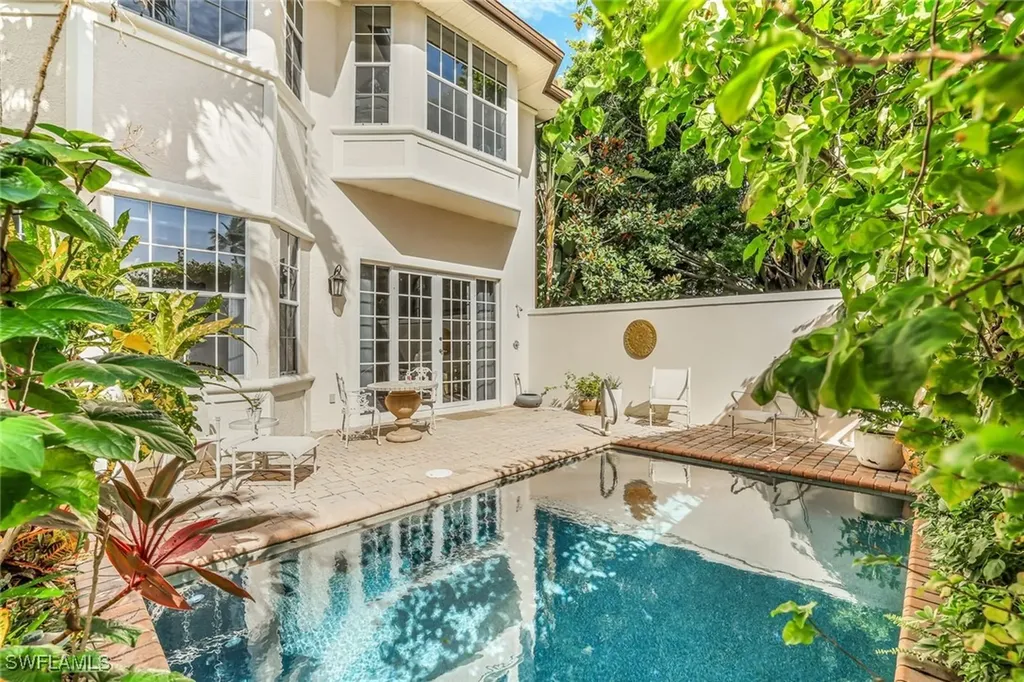 238 5th Street S Naples FL 34102