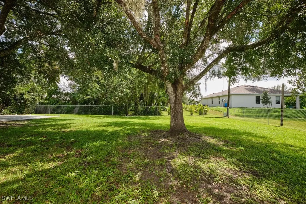 2321 Thurlow Street Alva FL 33920