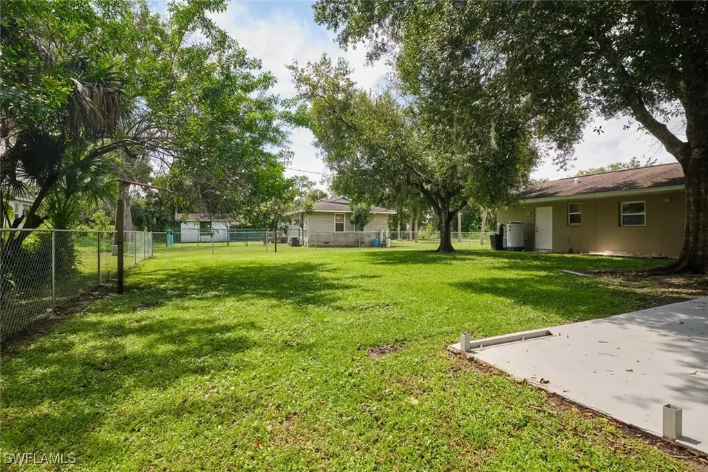 2321 Thurlow Street Alva FL 33920