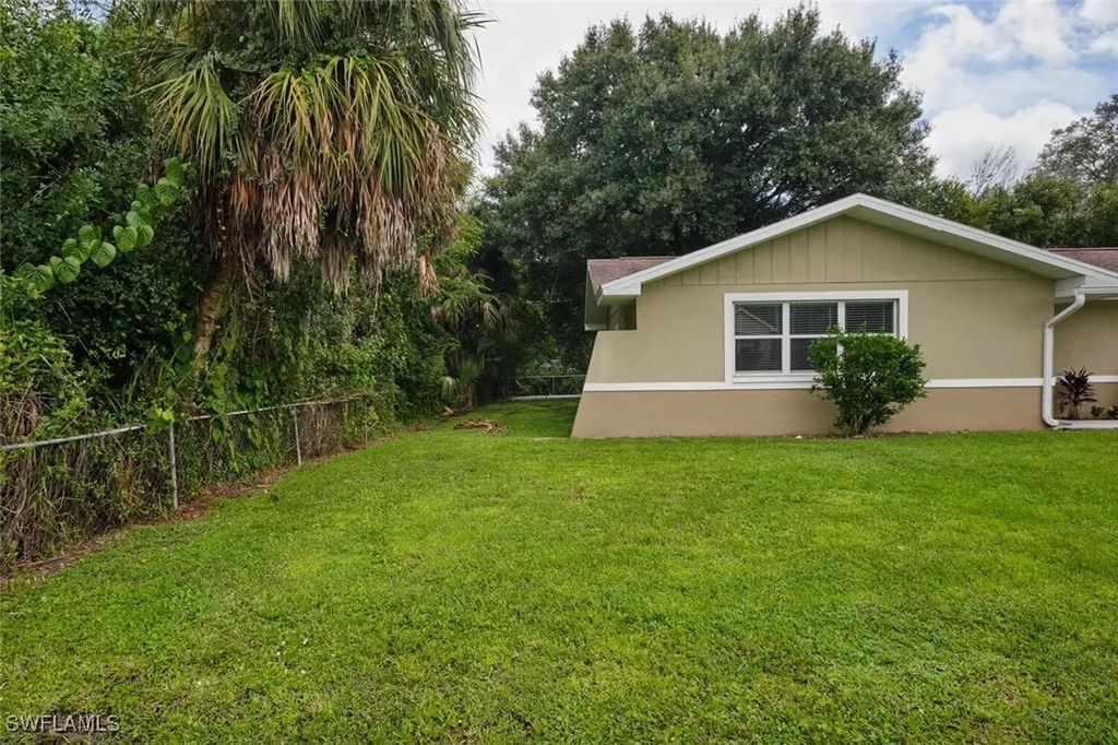 2321 Thurlow Street Alva FL 33920