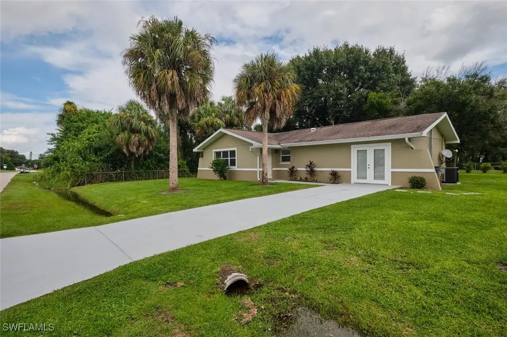 2321 Thurlow Street Alva FL 33920