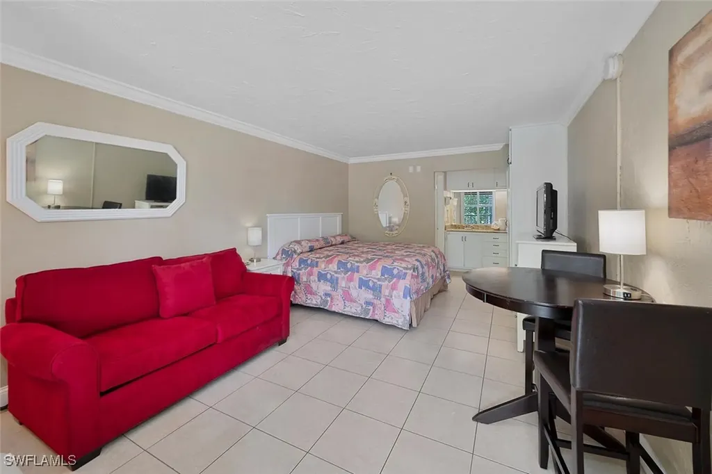 2555 Tamiami Trail N Naples FL 34103