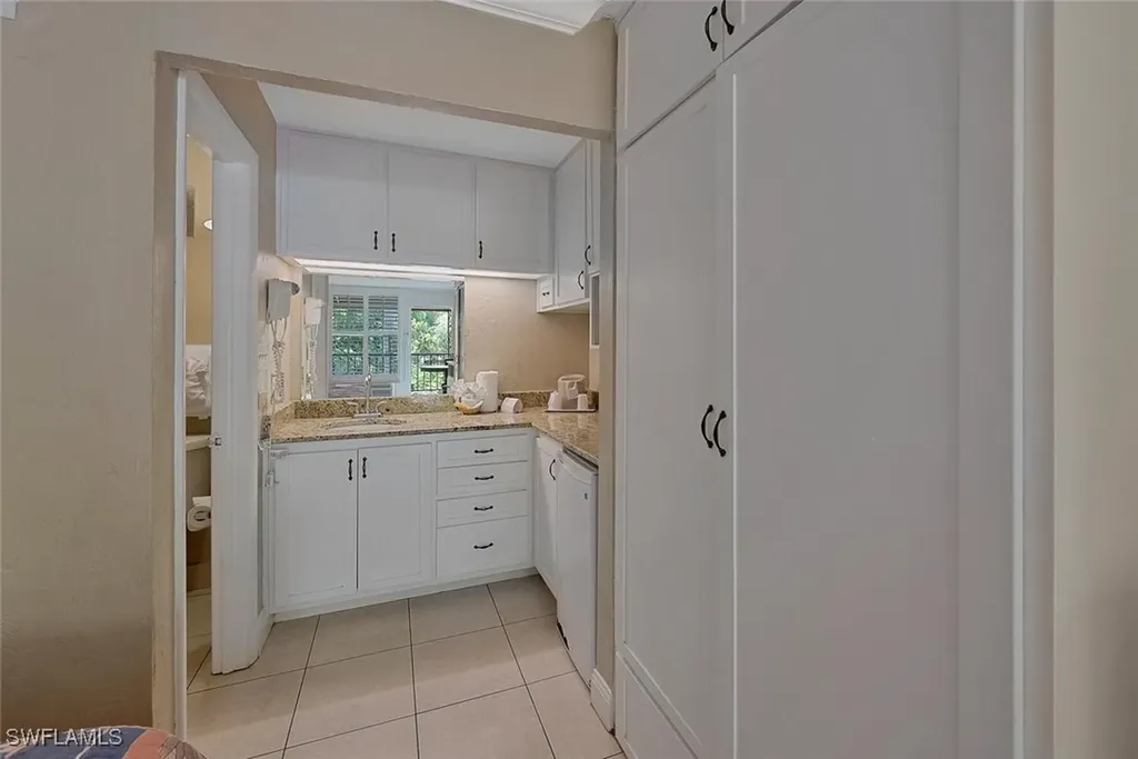 2555 Tamiami Trail N Naples FL 34103