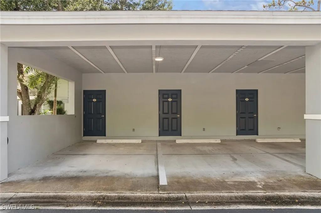 104 Courtside Drive Naples FL 34105
