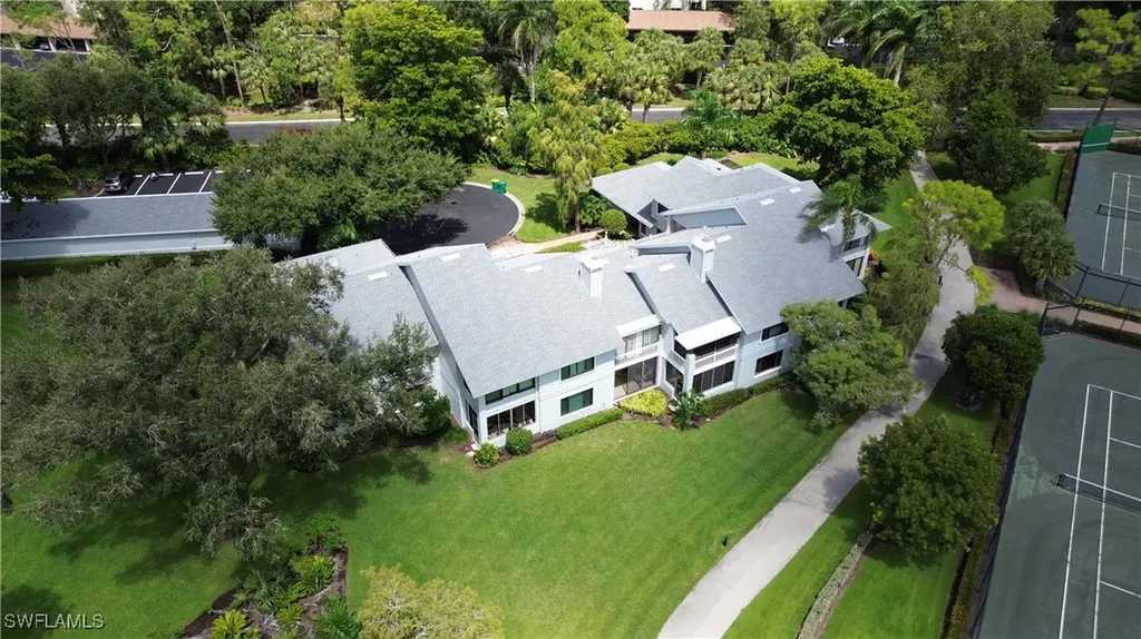 104 Courtside Drive Naples FL 34105