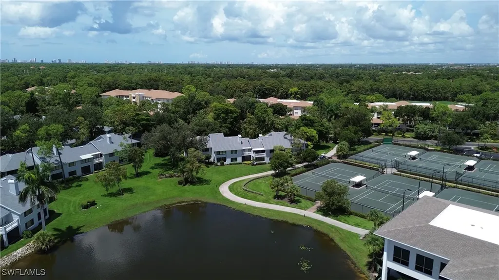 104 Courtside Drive Naples FL 34105