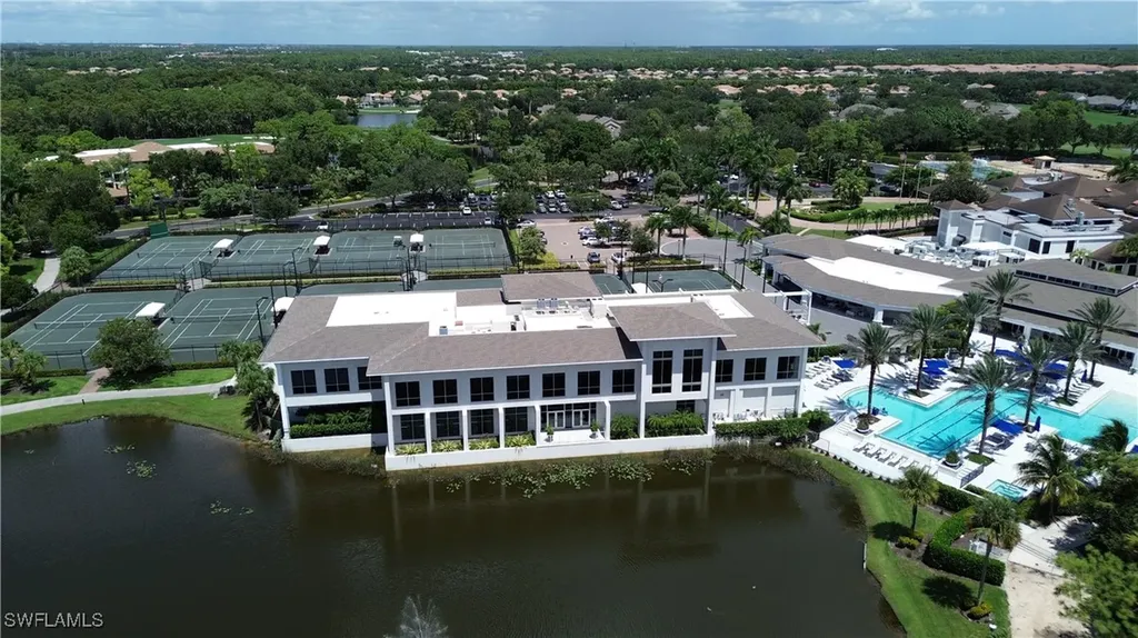 104 Courtside Drive Naples FL 34105