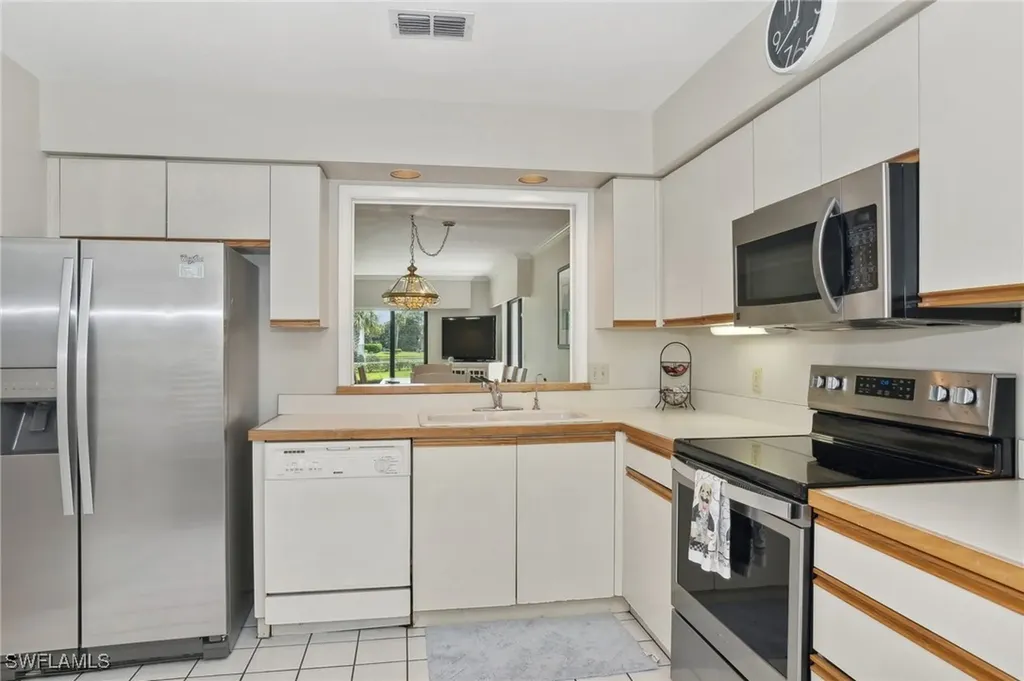 104 Courtside Drive Naples FL 34105