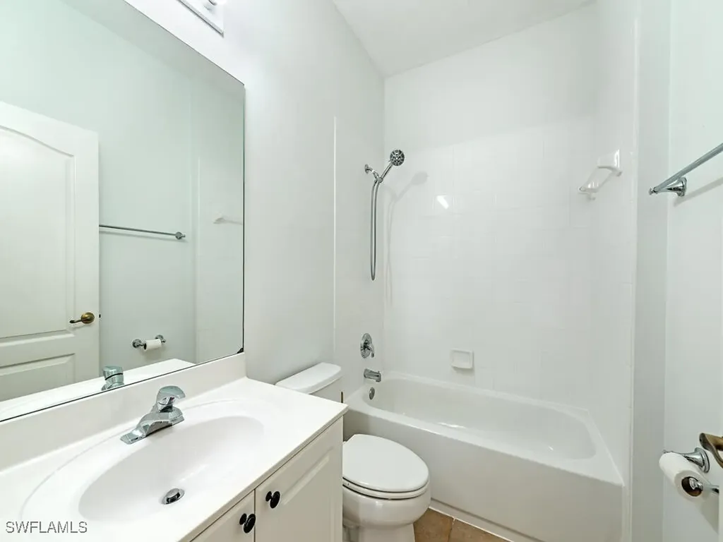 1981 Crestview Way Naples FL 34119