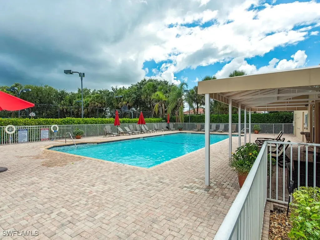 1981 Crestview Way Naples FL 34119