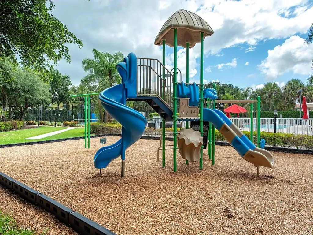 1981 Crestview Way Naples FL 34119