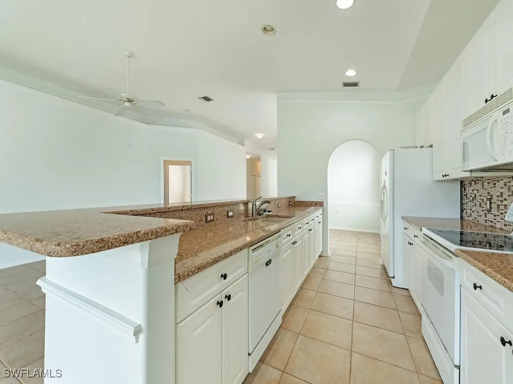 1981 Crestview Way Naples FL 34119