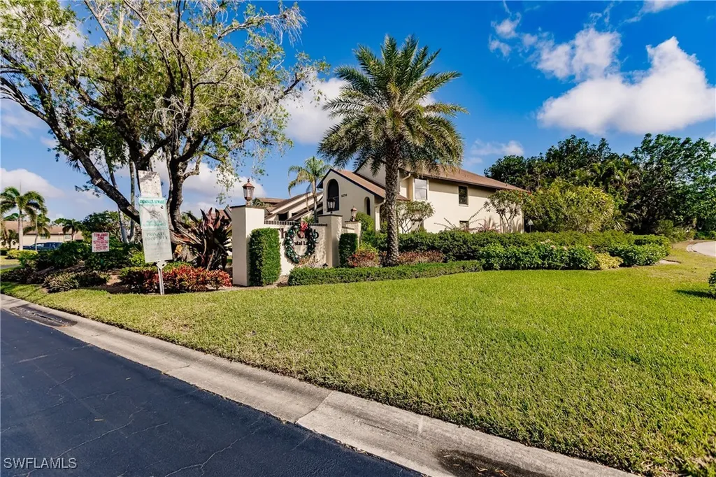 8715 Charter Club Circle Fort Myers FL 33919