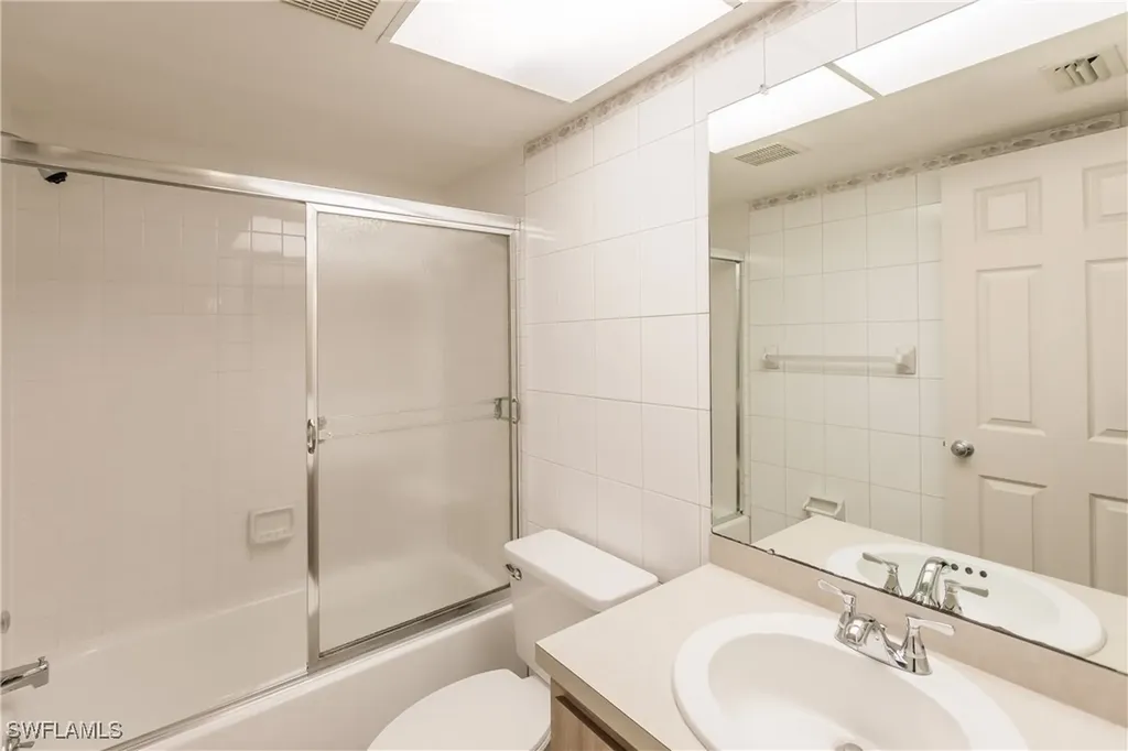 8715 Charter Club Circle Fort Myers FL 33919