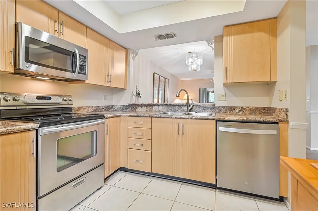 8366 Charter Club Circle Fort Myers FL 33919