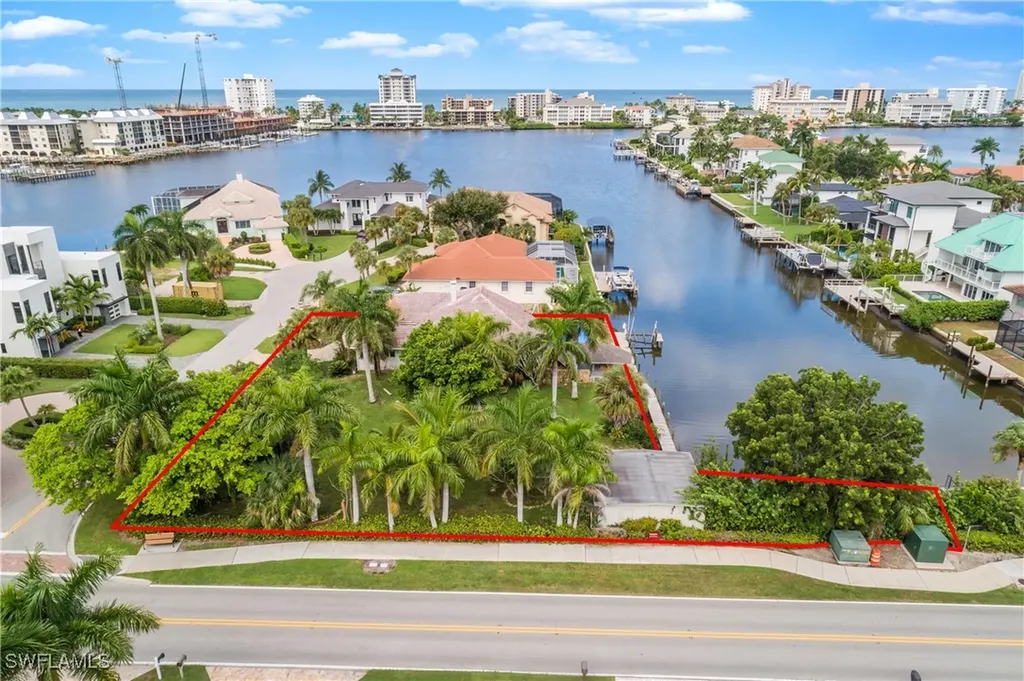 479 Palm Court Naples FL 34108