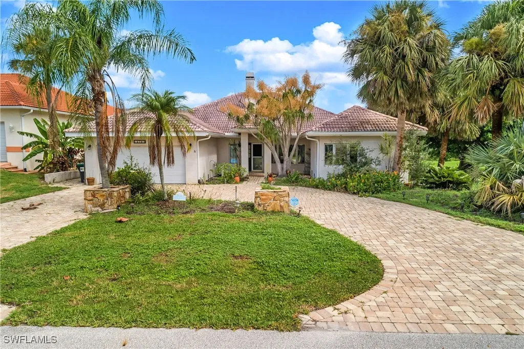 479 Palm Court Naples FL 34108