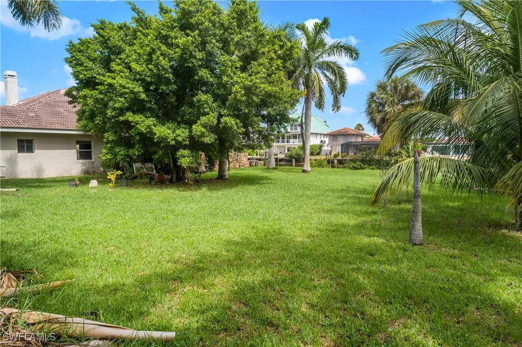 479 Palm Court Naples FL 34108