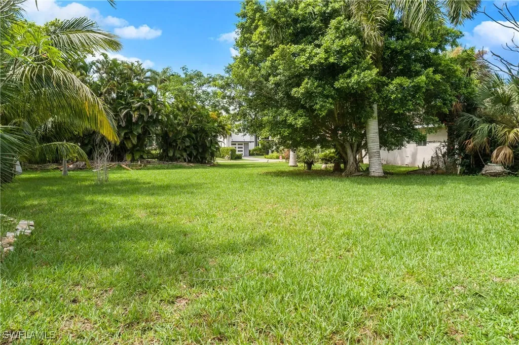479 Palm Court Naples FL 34108