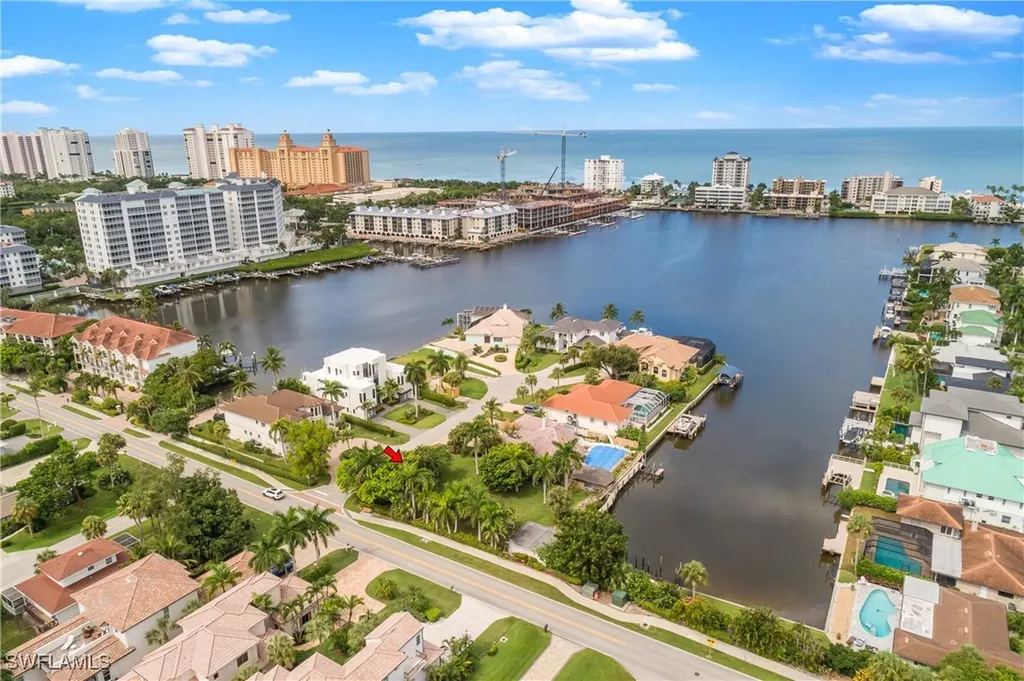 479 Palm Court Naples FL 34108