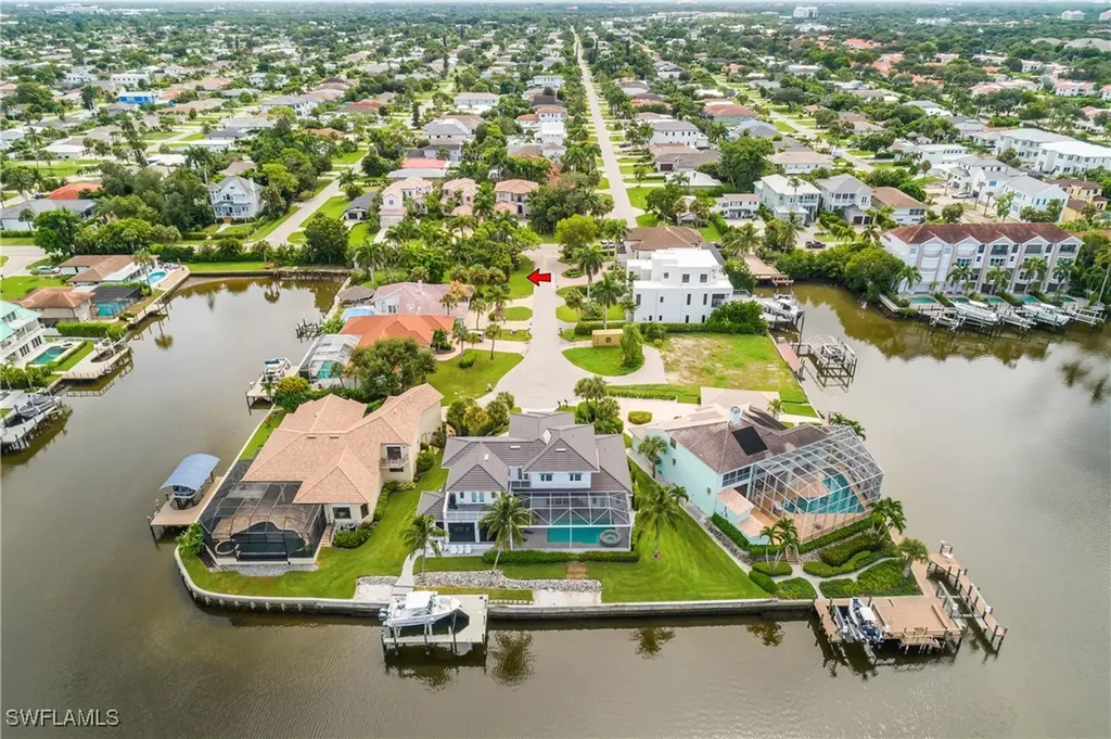 479 Palm Court Naples FL 34108