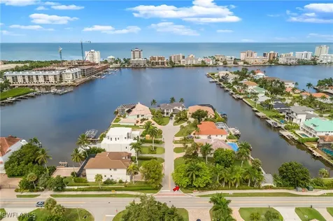 479 Palm Court Naples FL 34108