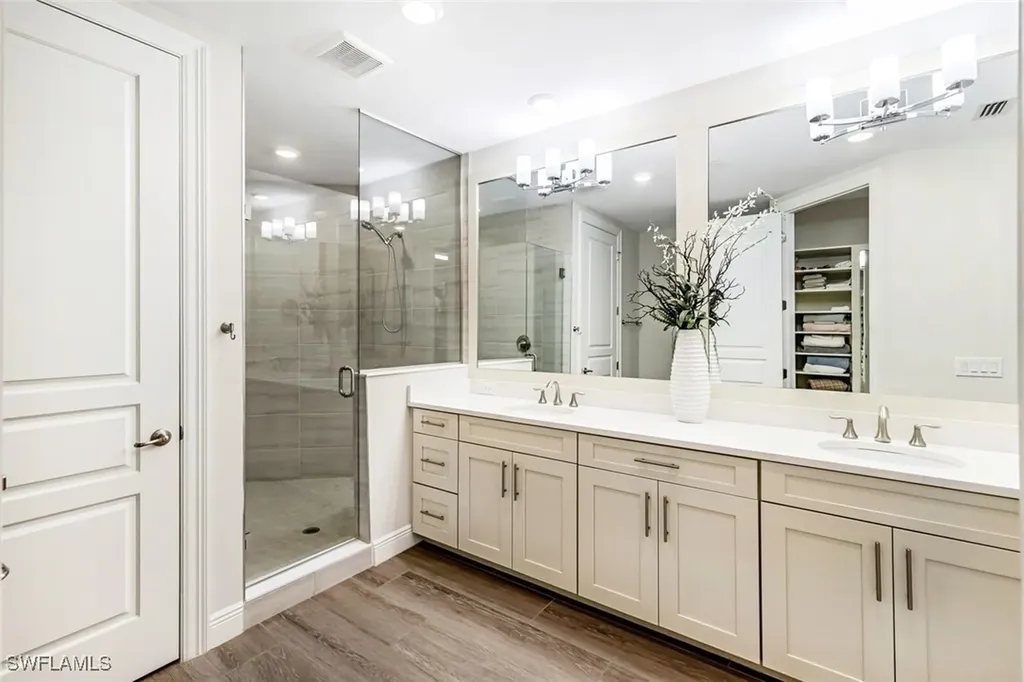 16374 Viansa Way Naples FL 34110