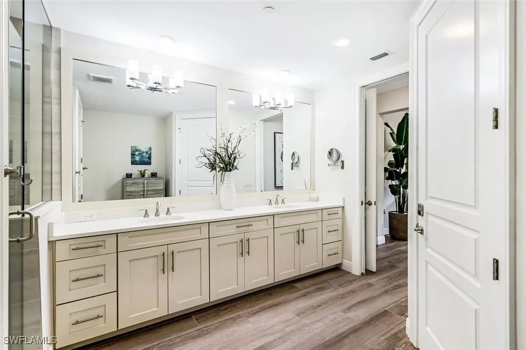 16374 Viansa Way Naples FL 34110