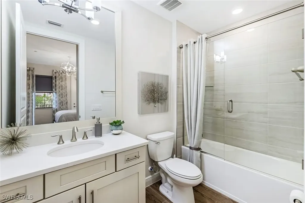 16374 Viansa Way Naples FL 34110