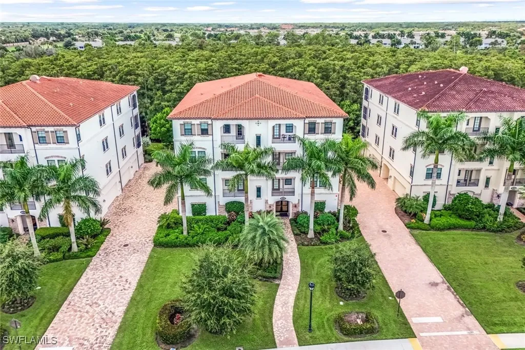 16374 Viansa Way Naples FL 34110