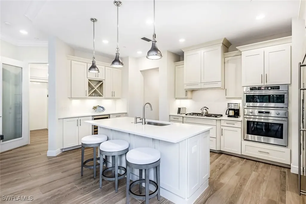 16374 Viansa Way Naples FL 34110