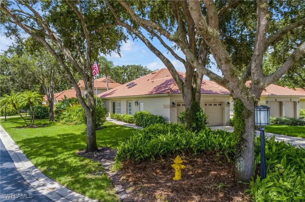 221 Napa Ridge Road E Naples FL 34119
