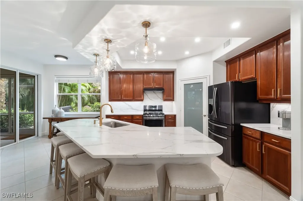 Naples FL, 1992 Tarpon Bay Drive N, Unit 102