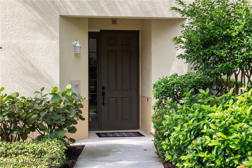 1992 Tarpon Bay Drive N Naples FL 34119