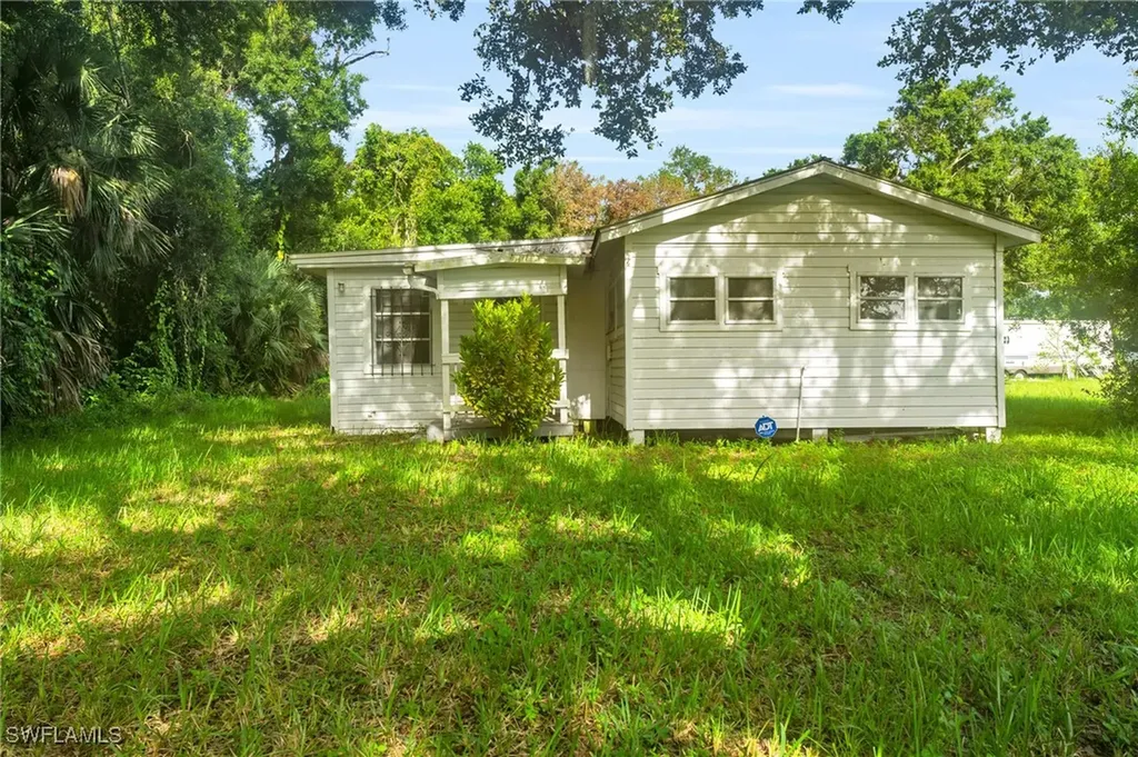 2757 N 2nd Street North Fort Myers FL 33917
