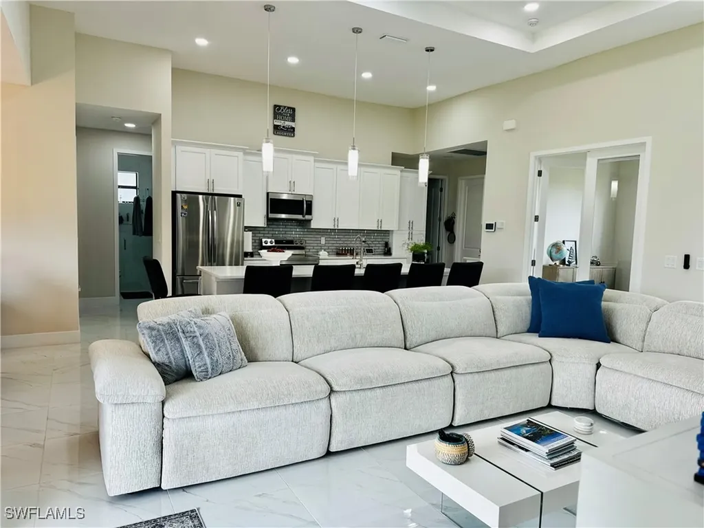 401 NE 9th Street Cape Coral FL 33909
