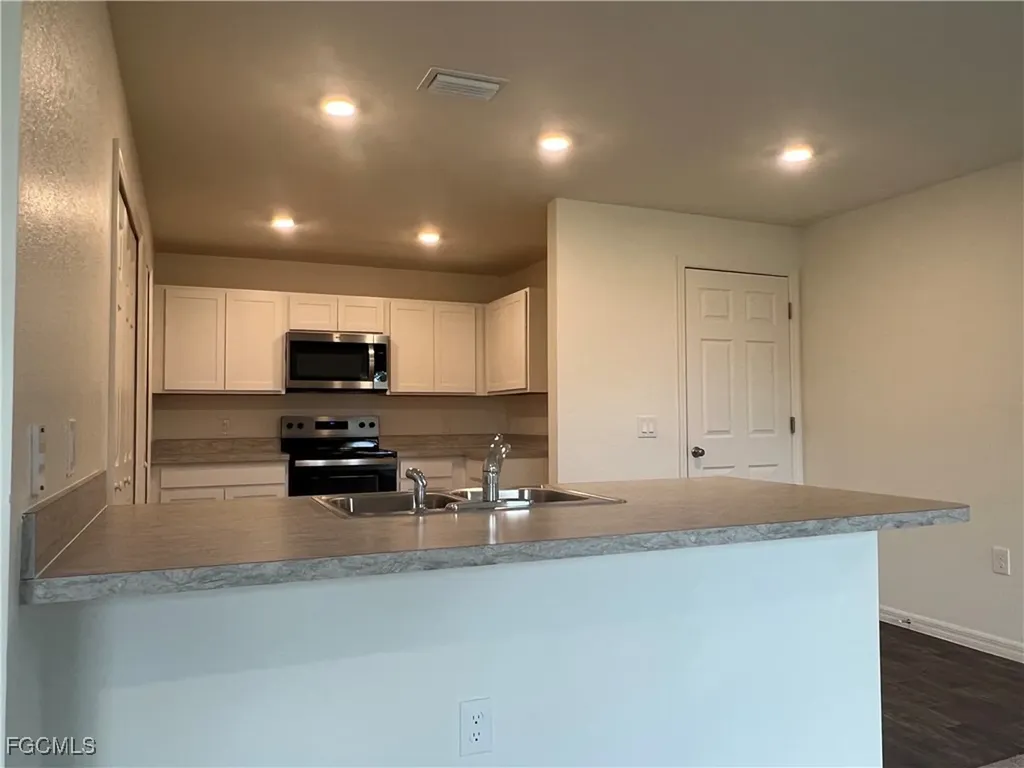 1020 NW 12th Terrace Cape Coral FL 33993
