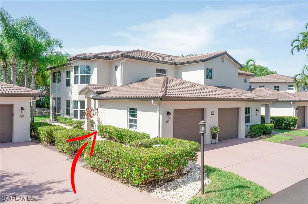 Naples FL, 600 Diamond Circle, Unit 601