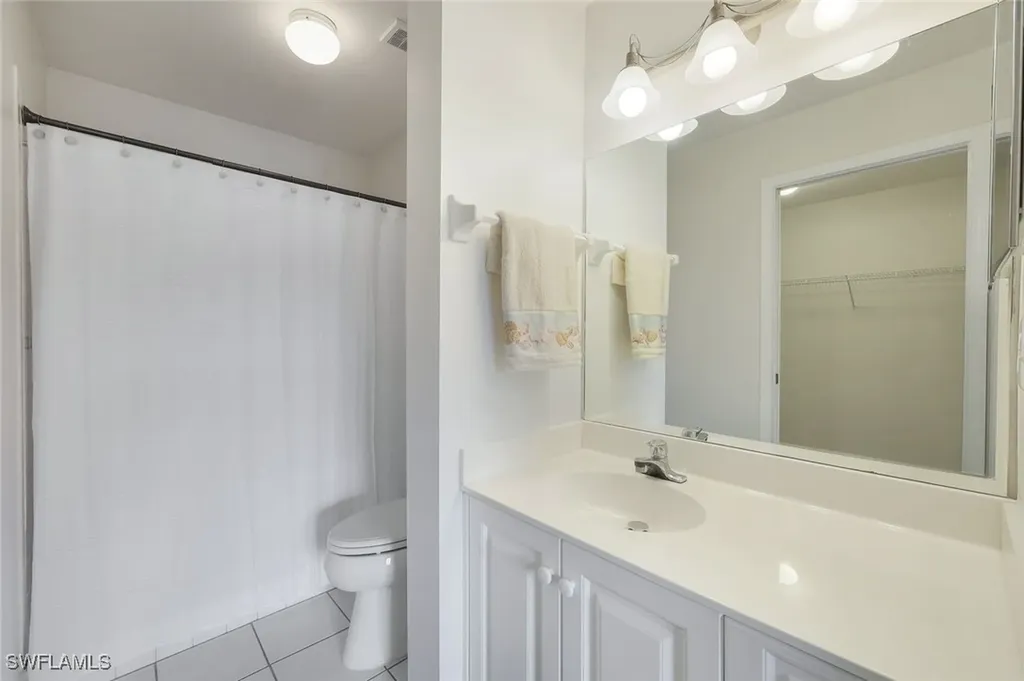625 Saratoga Circle Naples FL 34104