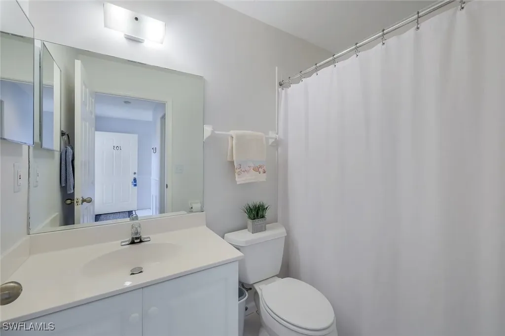 625 Saratoga Circle Naples FL 34104