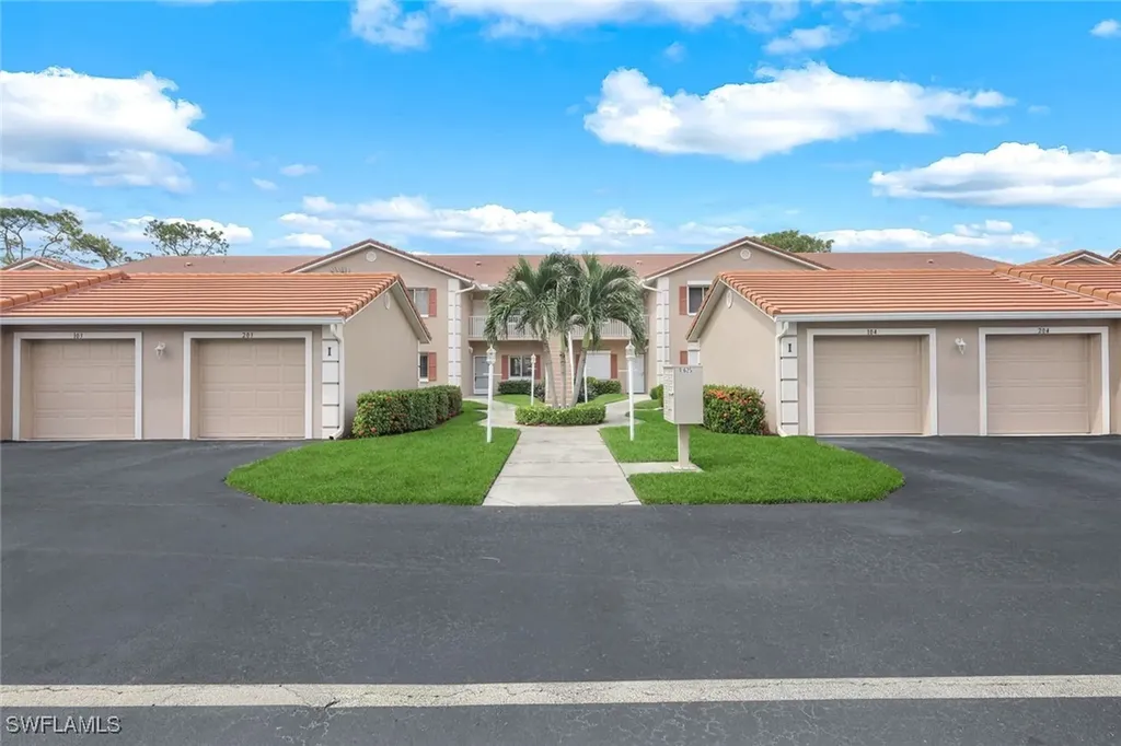 625 Saratoga Circle Naples FL 34104