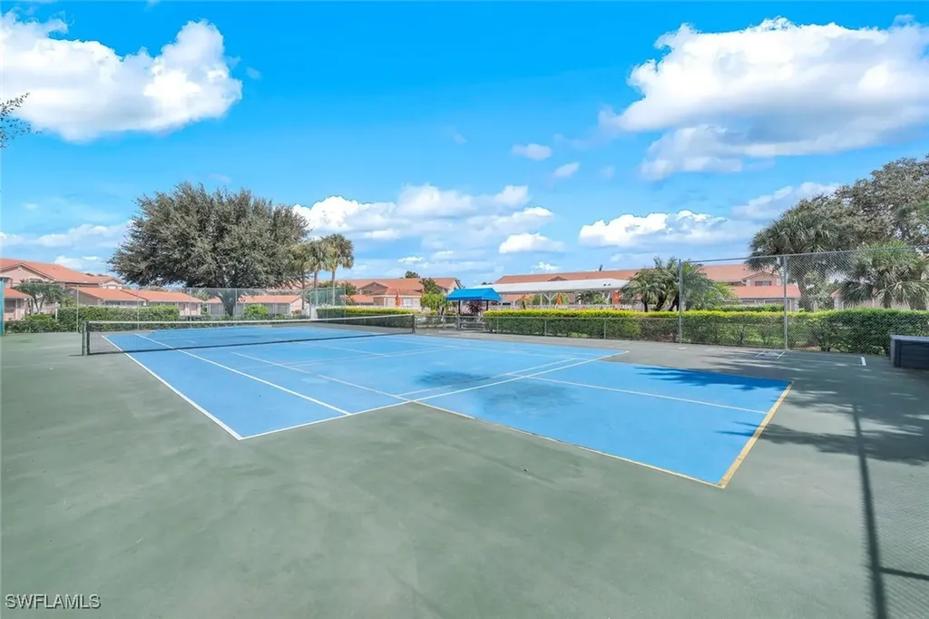 625 Saratoga Circle Naples FL 34104