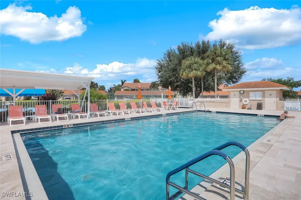 625 Saratoga Circle Naples FL 34104