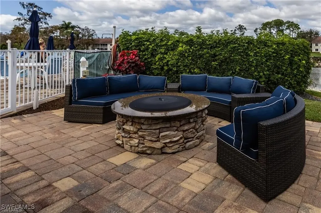 625 Saratoga Circle Naples FL 34104