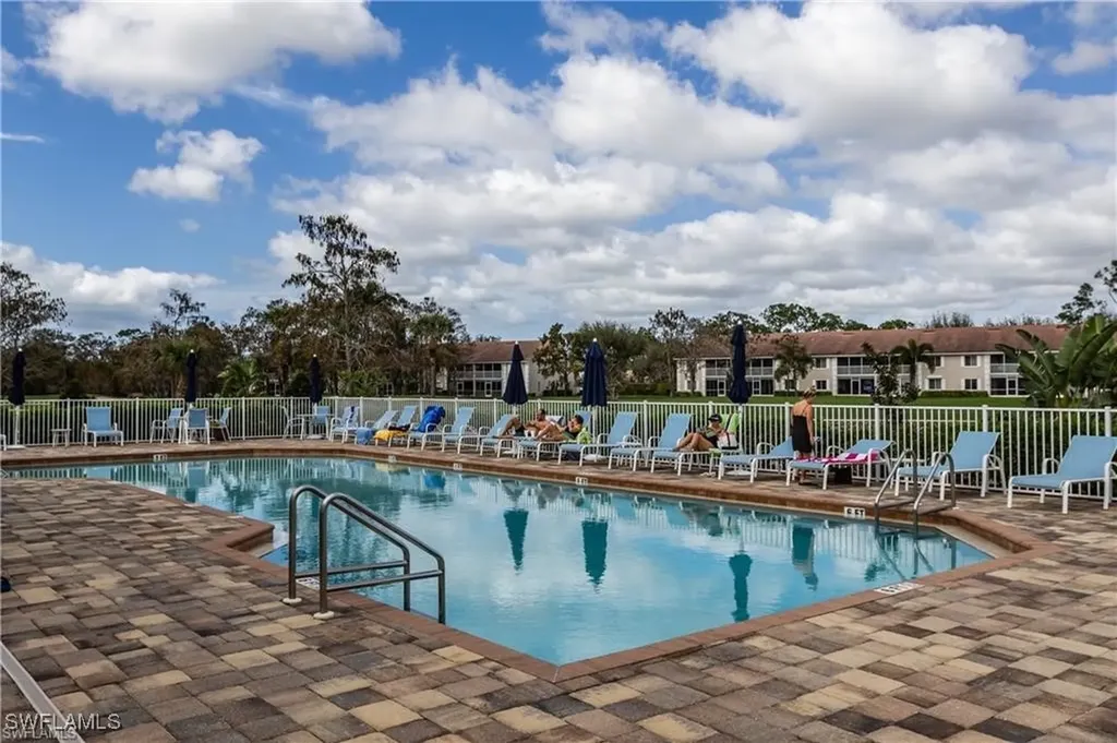 625 Saratoga Circle Naples FL 34104