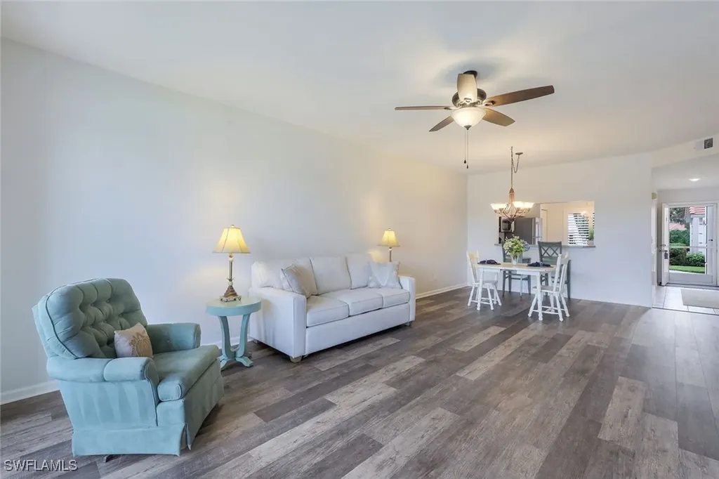 625 Saratoga Circle Naples FL 34104