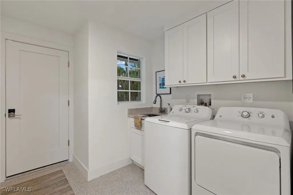 526 N Yachtsman Drive Sanibel FL 33957