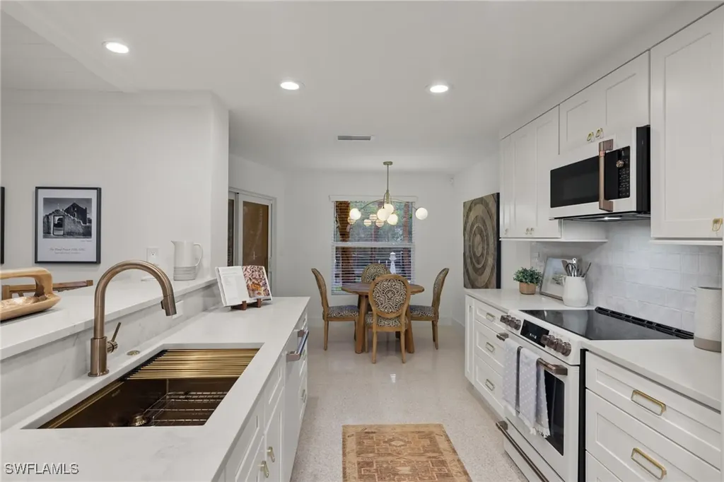 526 N Yachtsman Drive Sanibel FL 33957